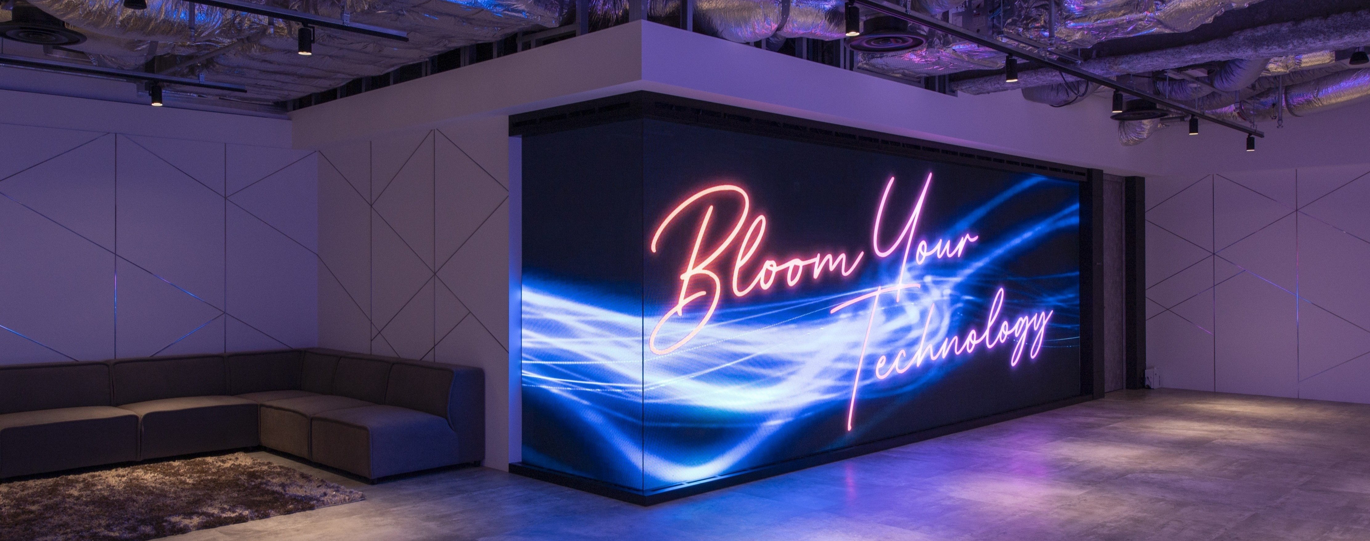 Dirbatoオフィスのビジターエリア「Bloom Your Technology」